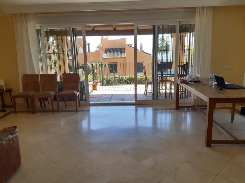 Foto 2ad87ba3-e732-4160-be18-b04e3e0a334e. Lloguer casa adossada amb aparcament piscina a Guadalobón Estepona