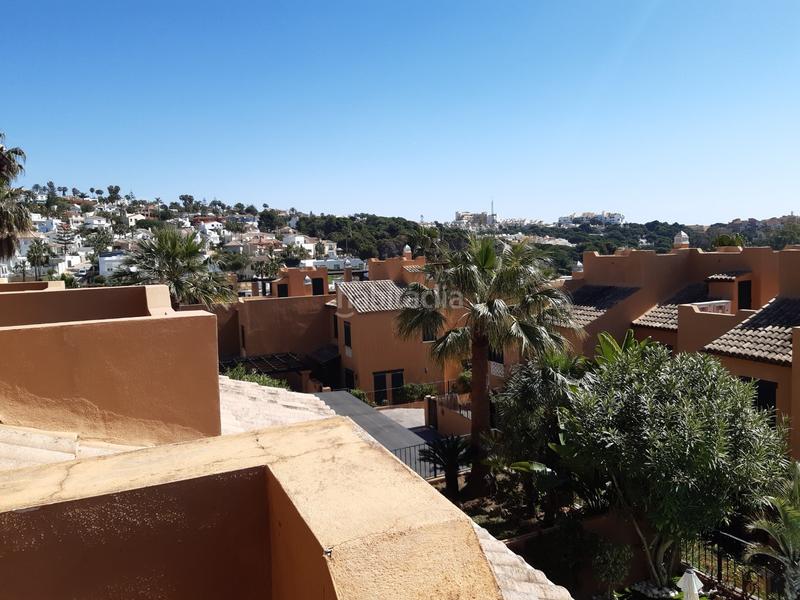 Foto 58a9bb3d-0762-47d0-a6cf-65b414ea8102. Location maison jumelée avec parking piscine dans Guadalobón Estepona