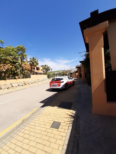 Foto 72e6a97f-98d0-4c01-8072-acf6d52dfbc8. Location maison jumelée avec parking piscine dans Guadalobón Estepona