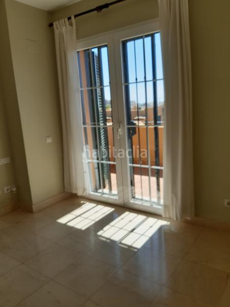 Foto 3bc7b27b-416c-4b01-87d4-e349f3717d8d. Rent semi detached house with parking pool in Guadalobón Estepona