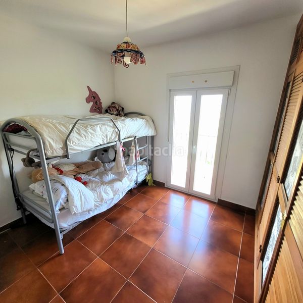Foto 41284a12-b296-44f6-8570-827f960db863. Casa aparellada amb aparcament a Manilva pueblo Manilva