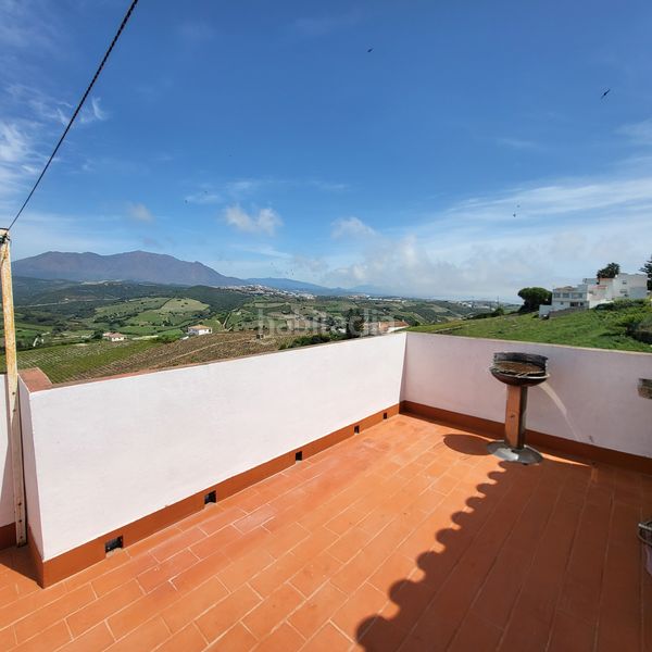 Foto 877d0061-604b-4a86-97bf-3a7d812120a0. Casa aparellada amb aparcament a Manilva pueblo Manilva