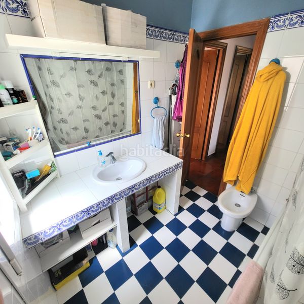 Foto b46c68a3-eba8-4a62-bc9d-2fe5a0bca61d. Casa aparellada amb aparcament a Manilva pueblo Manilva