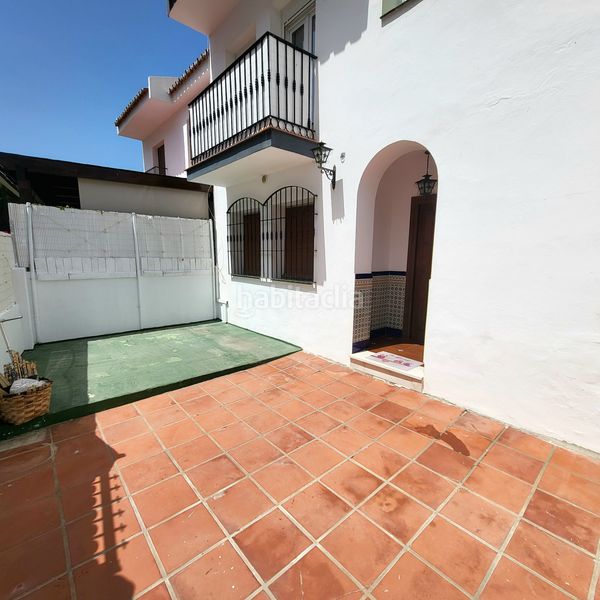 Foto e1c48763-43bc-4979-bd5f-6c7843f8bcd7. Casa aparellada amb aparcament a Manilva pueblo Manilva