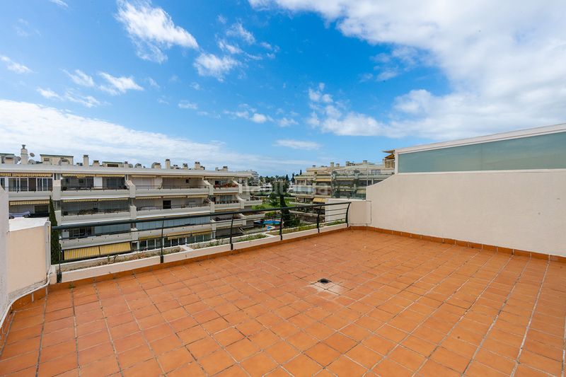 Foto a977b794-4cfb-443b-9ed3-71d09f57d511. Àtic amb calefacció aparcament piscina a Guadalmina Alta Marbella