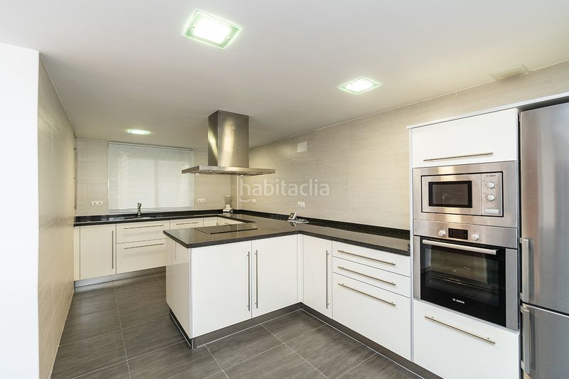 Foto c20df3e3-2b10-43c8-a5c9-2d2c9f2352f8. Àtic amb calefacció aparcament piscina a Guadalmina Alta Marbella