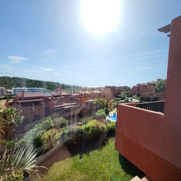Foto 23a6e9fa-cf5b-4f3d-9c8d-50b56363dc64. Àtic amb aparcament piscina a Buenas Noches Estepona