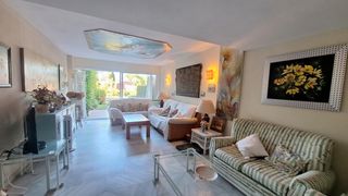 Casa adossada a Guadalobón. Adosada de 4 dormitorios, 3 baños  1 en suite , 1 aseo, porche,