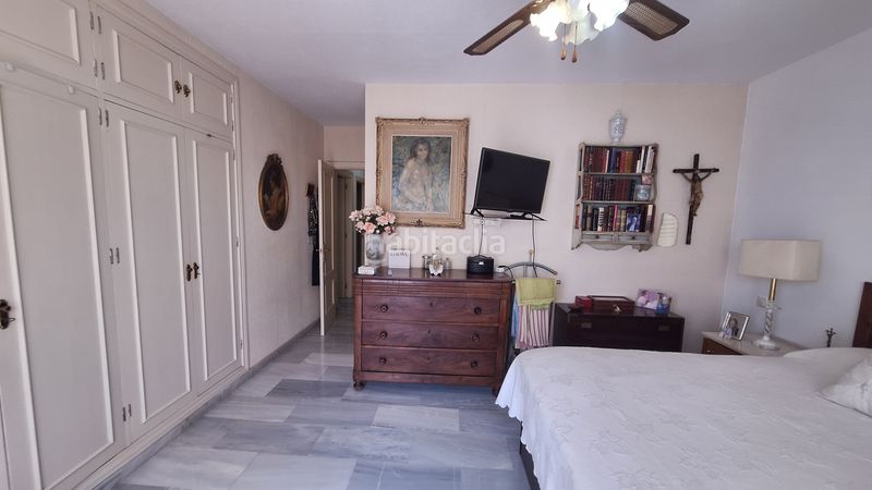 Foto e28ee84d-a5f8-4e6a-932f-2cd4bd95e9df. Casa adosada  de 2 plantas con 2 jardines privados y 2 porches en urbanización cerrada con piscina y jardines en Estepona