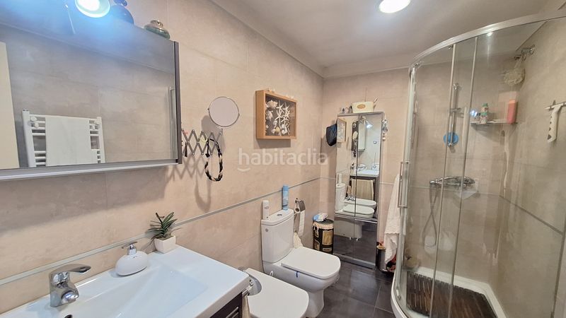 Foto e3eed4ff-8faf-4999-b5c2-bacd8cd15a84. Casa adosada  de 2 plantas con 2 jardines privados y 2 porches en urbanización cerrada con piscina y jardines en Estepona