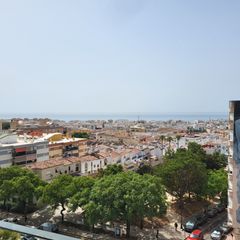 Apartament a Sierra de Estepona - Avda. de Andalucía. Apartamento de 3 dormitorios con vistas al mar y excelente ubica