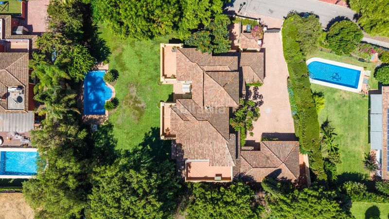 Foto 0a539505-3593-4ca6-8e3c-49debebf29e8. Casa amb aparcament piscina a Guadalmina Baja Marbella