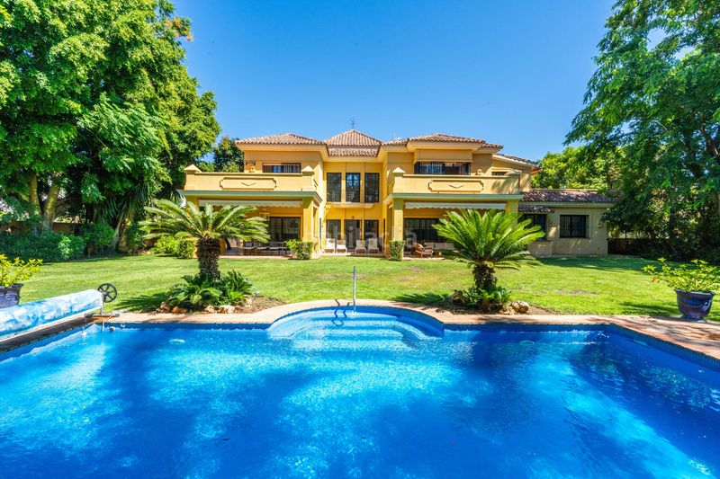 Foto 4b0e9f3d-7292-4996-acd3-13fa07727cee. Casa amb aparcament piscina a Guadalmina Baja Marbella