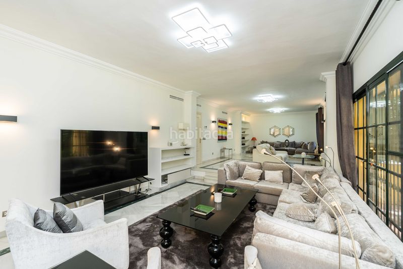 Foto 6bad3ce4-e224-4d49-ad4c-1877f58b7d38. Casa amb aparcament piscina a Guadalmina Baja Marbella