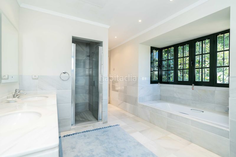 Foto e157e10c-d6df-4d6d-bf45-259ae9f4ec84. Casa amb aparcament piscina a Guadalmina Baja Marbella