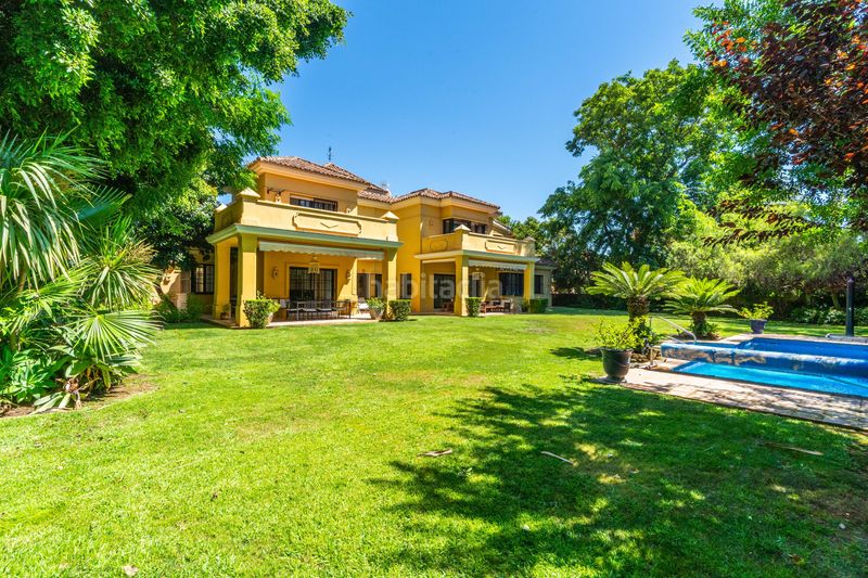 Foto e8dc878c-39b6-48d3-a58c-d10650932931. Casa amb aparcament piscina a Guadalmina Baja Marbella