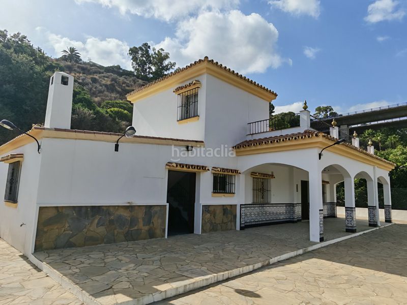 Foto 047c4fb6-4b2d-40a7-a3e9-6a3f0534f67a. Casa amb piscina a El Velerín Estepona
