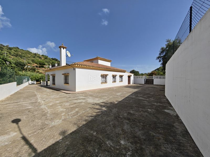 Foto 6e6ea6b7-c0bc-4e8f-b168-ac921787603b. Casa amb piscina a El Velerín Estepona