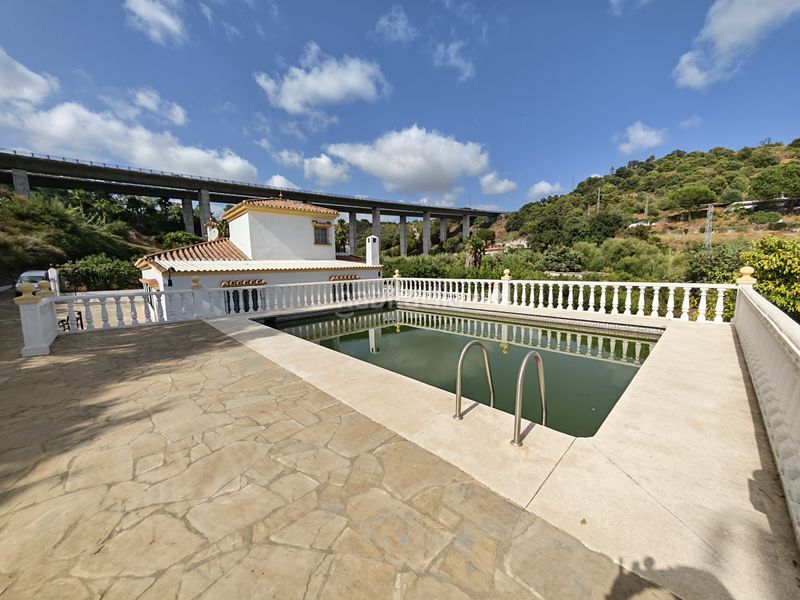 Foto a577e8da-cc6d-4455-b1d9-5a04e789fa28. Casa amb piscina a El Velerín Estepona