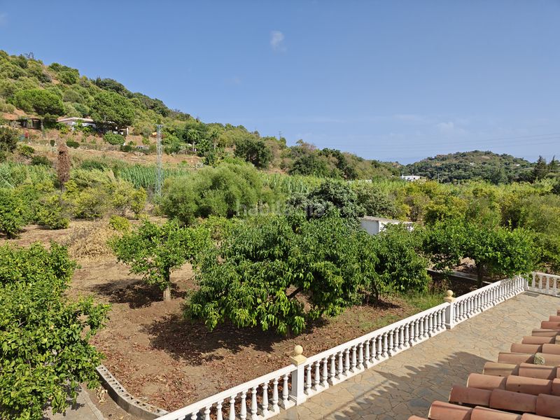 Foto becb2a31-7ecc-4491-bd15-daf7db53e914. Casa amb piscina a El Velerín Estepona