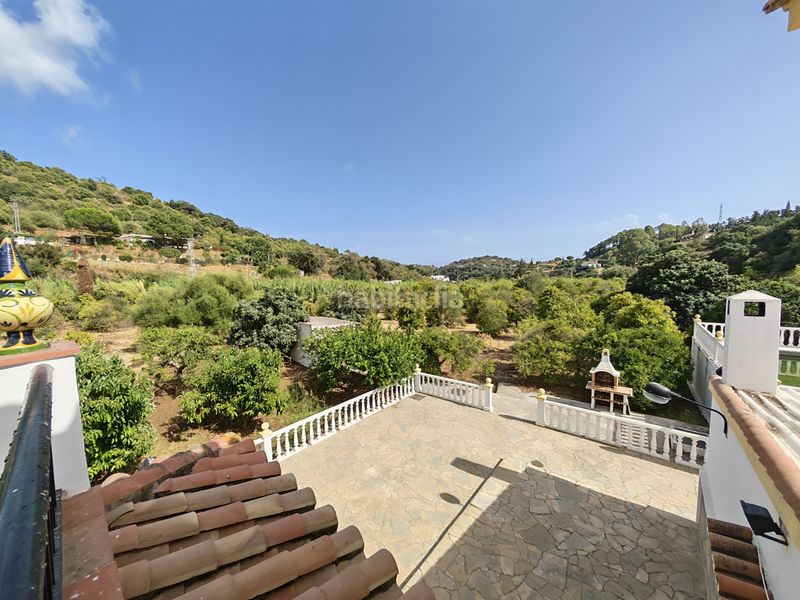 Foto d03f3005-3ca5-4b30-bf0d-abee05e426fc. Casa amb piscina a El Velerín Estepona