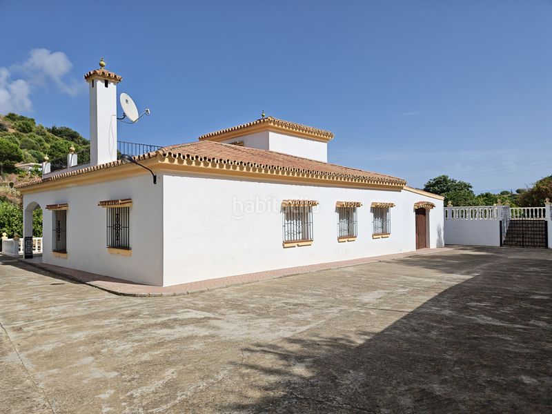 Foto eee337fc-5e3c-4eec-bc85-37eef476cb44. Casa amb piscina a El Velerín Estepona