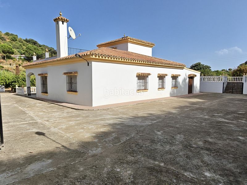 Foto fdd07224-2e73-4647-ac49-18882cfc8b63. Casa amb piscina a El Velerín Estepona