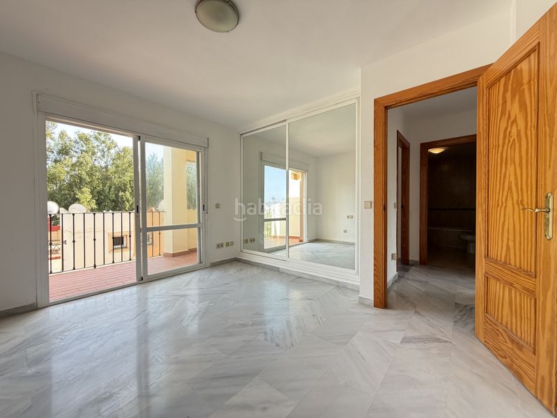 Foto 1f0dd6c4-48a3-45dd-bf50-57eaef322ebd. Dúplex amb piscina a Zona de Punta Plata Estepona