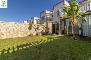 Casa adossada a El Rocío - La Milagrosa. Espectacular adosado en esquina en zona la marquesa