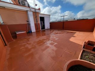 Casa adossada a Caballero Bonald-S. José Obrero-Guadalcacín. Amplia adosada de autoconstrucción en zona san josé obrero