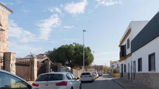 Casa a El Rocío - La Milagrosa. Casa en avenida juan carlos i con local y azotea