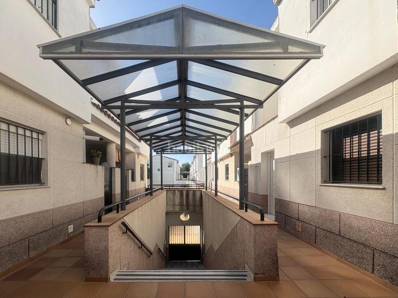 Foto d9907cbd-8a4d-440b-b53c-9dc2a1469a90. Maison jumelée avec parking dans El Rocío - La Milagrosa Jerez de la Frontera