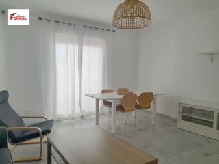 Rent Flat in Puertas del sur - Guadabajaque. Amplio y luminoso piso en alquiler en zona puertas del sur