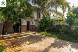 Casa aparellada a Parque Atlántico - Ronda este. Magnífico pareado de renta libre en zona este