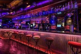 Miete Geschäftsraum in Puerto Banús. Local com. en alquiler en puerto banús.