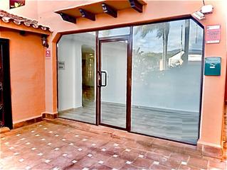 Local commercial à Paraiso - Barronal. Local com. en venta en estepona.