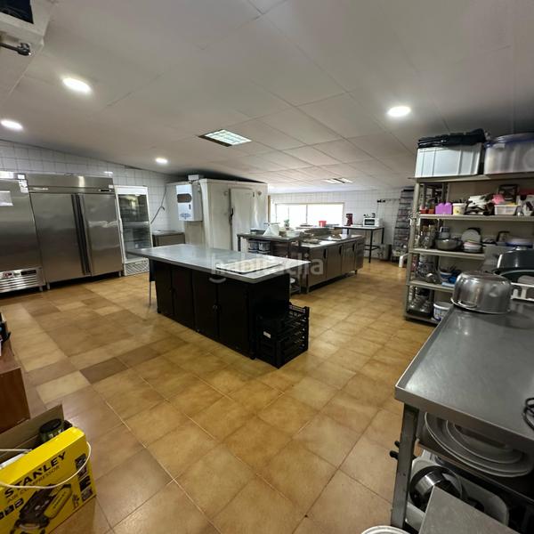 Foto eaf1f710-59d2-4657-9d64-29d38b2b06d4. Fabrikhalle in los jardines de Marbella - la ermita Marbella