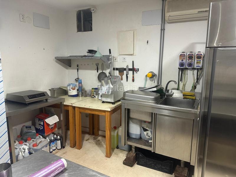 Foto cf3ba7da-73df-488b-94e4-c438463077ba. Traspaso local comercial en Centro Estepona