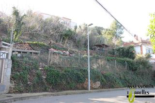 Terreny residencial  Carrer de la ginesta. Para una casa a 4 vientos o dos casas pareadas