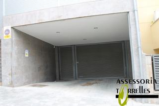 Parking coche  Carrer mossen jacint verdaguer. Plazas de aparcamiento de varios precios