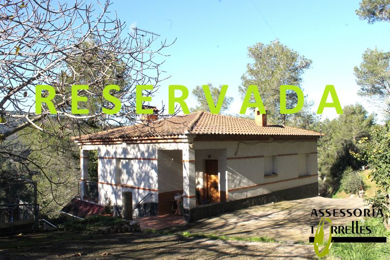 Foto 88947ab4-55f9-472d-a10b-84d437ead2b4. Xalet amb xemeneia calefacció aparcament piscina a Torrelles de Llobregat