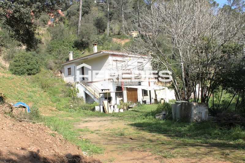 Foto 3e077450-ac38-4d91-b1cc-3423df15dd37. Casa amb xemeneia aparcament a Torrelles de Llobregat