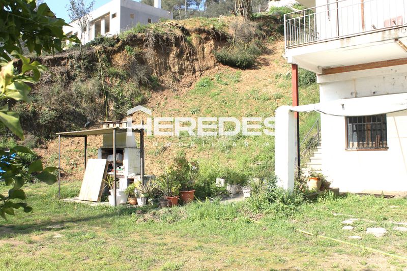 Foto 41d54149-d821-4bf5-b81f-9427bd009ea1. Casa amb xemeneia aparcament a Torrelles de Llobregat