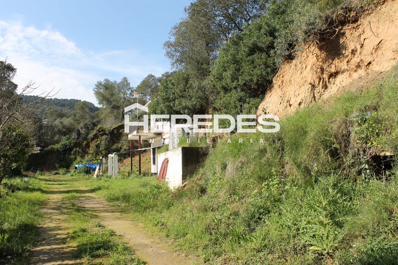 Foto 6479e4d7-516f-465a-af2d-d4a067c0c5a9. Casa amb xemeneia aparcament a Torrelles de Llobregat