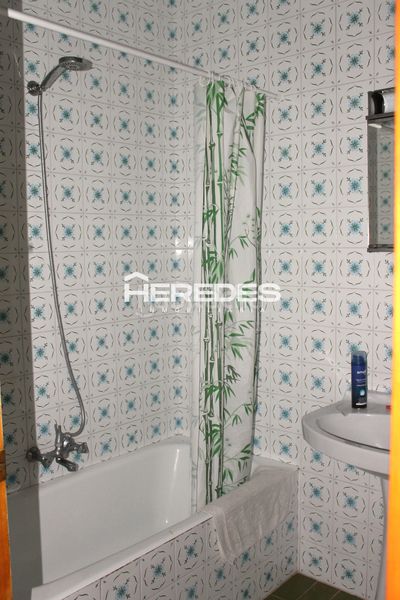 Foto aceefb50-a40c-46d3-98de-2e9ca82d4b1a. Casa amb xemeneia aparcament a Torrelles de Llobregat