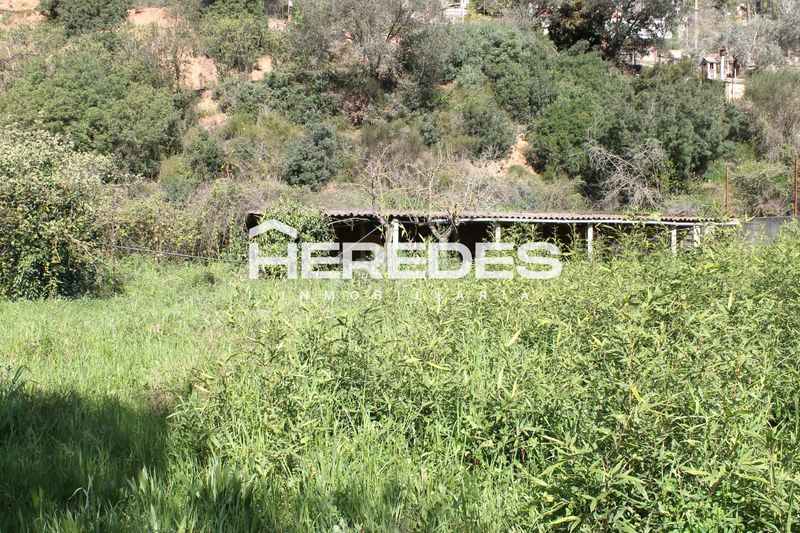 Foto fa878ac3-ef73-4725-9cde-ec8f3aa91c38. Casa amb xemeneia aparcament a Torrelles de Llobregat