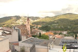 Attique à Torrelles de Llobregat. Gran ático con terraza. precio negociable!!