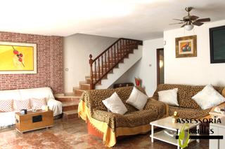 Reihenhaus in Torrelles de Llobregat. Ideal para familia con hijos