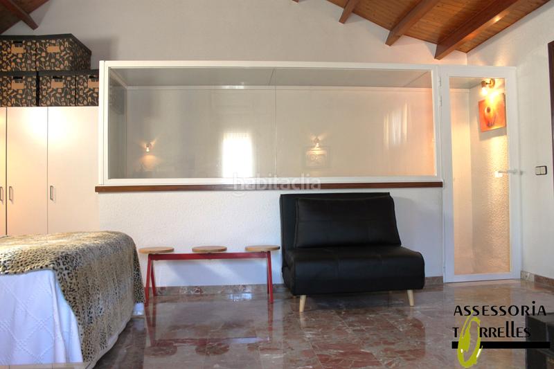 Foto b30bbbc5-a4ba-497c-9933-8de762335223. Casa adossada amb xemeneia calefacció aparcament a Torrelles de Llobregat