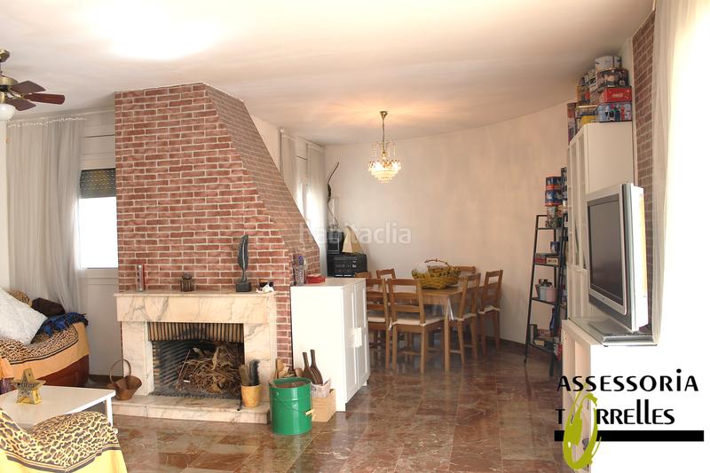 Foto bacd466d-85ad-4a52-b4f6-7032fd7266d0. Casa adossada amb xemeneia calefacció aparcament a Torrelles de Llobregat